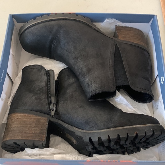 Carlos Santana ‘Gill’ Black Booties EUC Size 11 comes with original box - Picture 12 of 16
